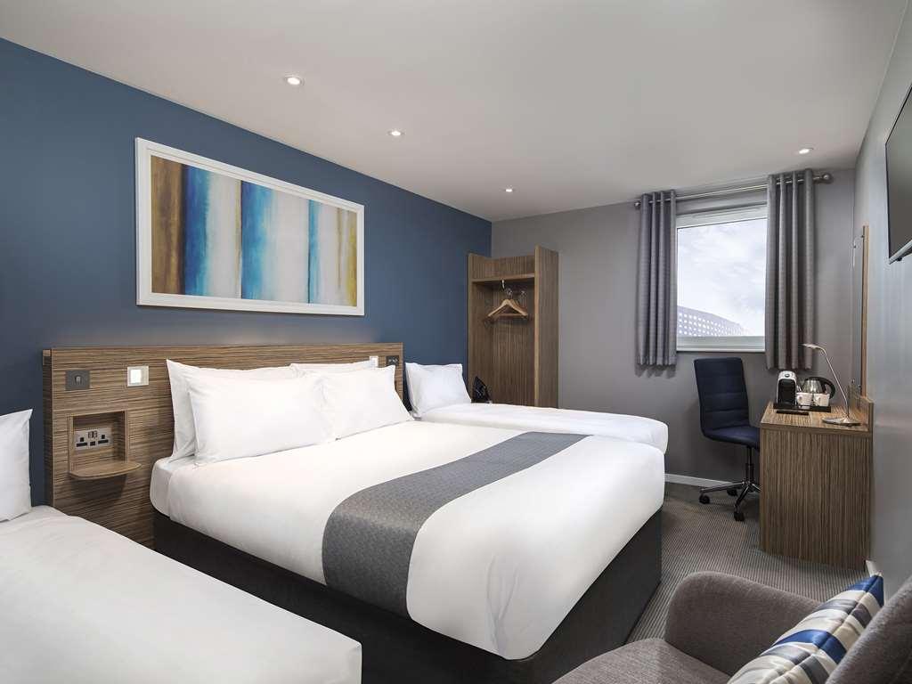 Travelodge London Илинг Номер фото