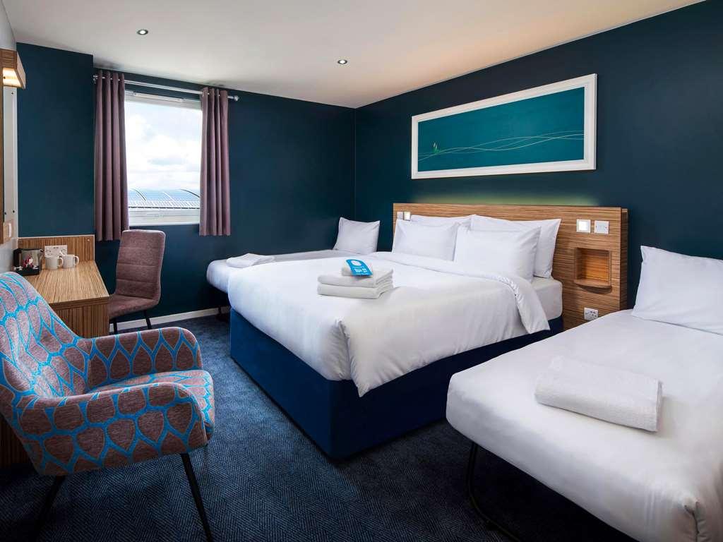 Travelodge London Илинг Номер фото
