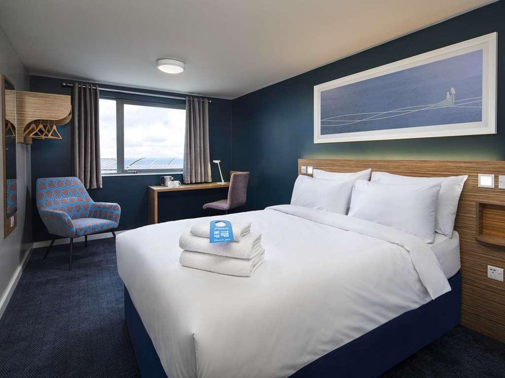 Travelodge London Илинг Номер фото