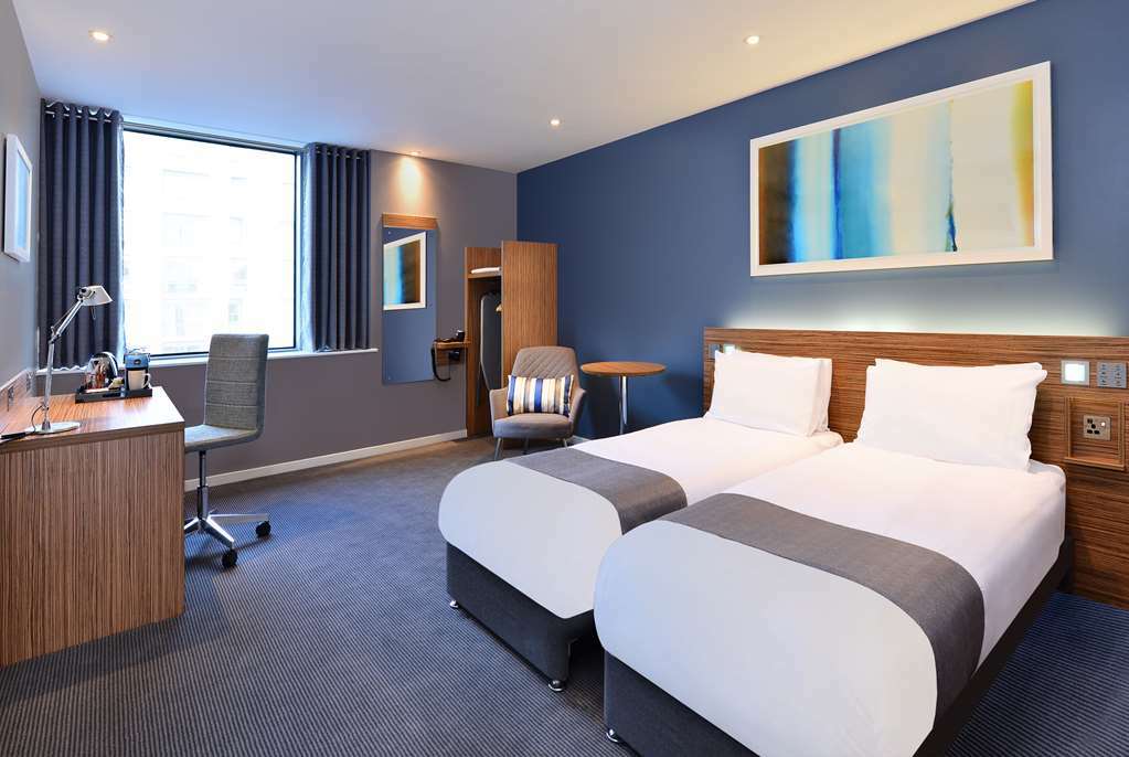 Travelodge London Илинг Номер фото