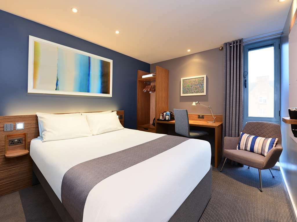 Travelodge London Илинг Номер фото
