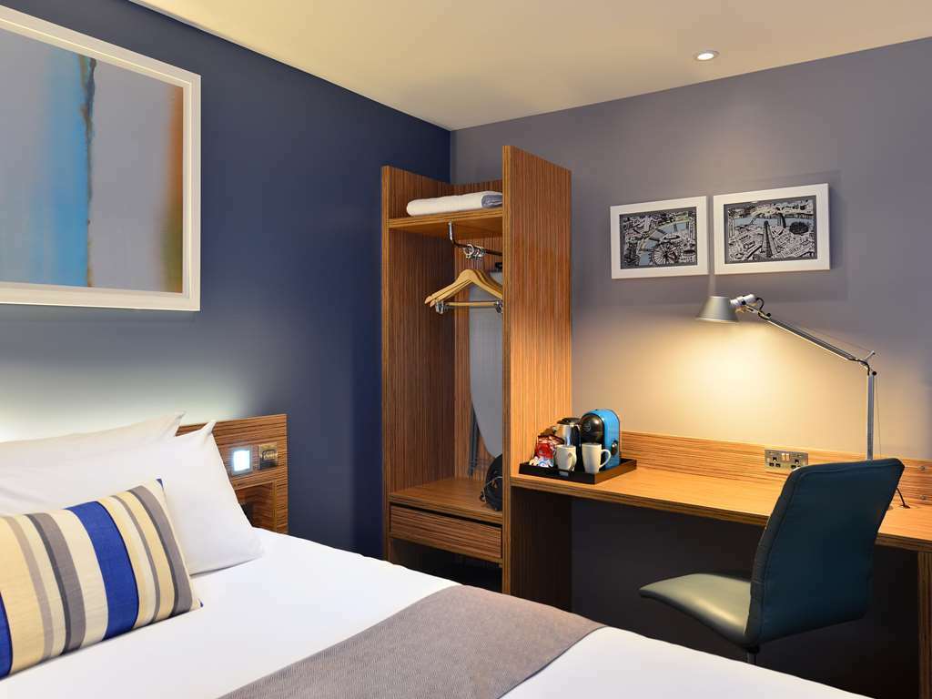 Travelodge London Илинг Номер фото