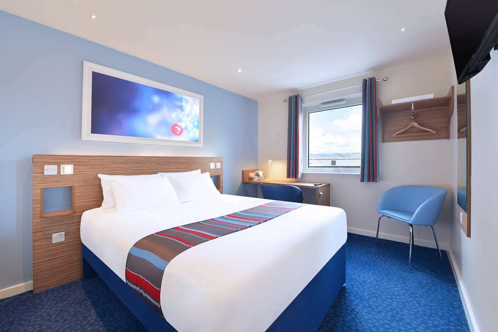 Travelodge London Илинг Номер фото