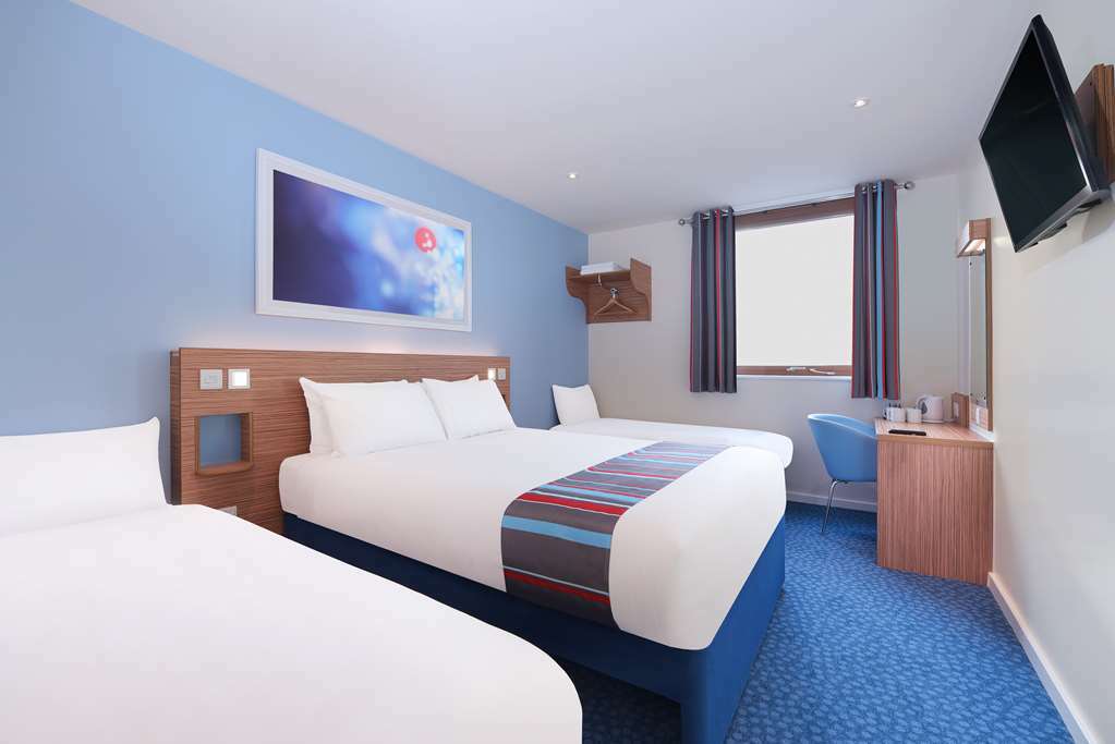 Travelodge London Илинг Номер фото